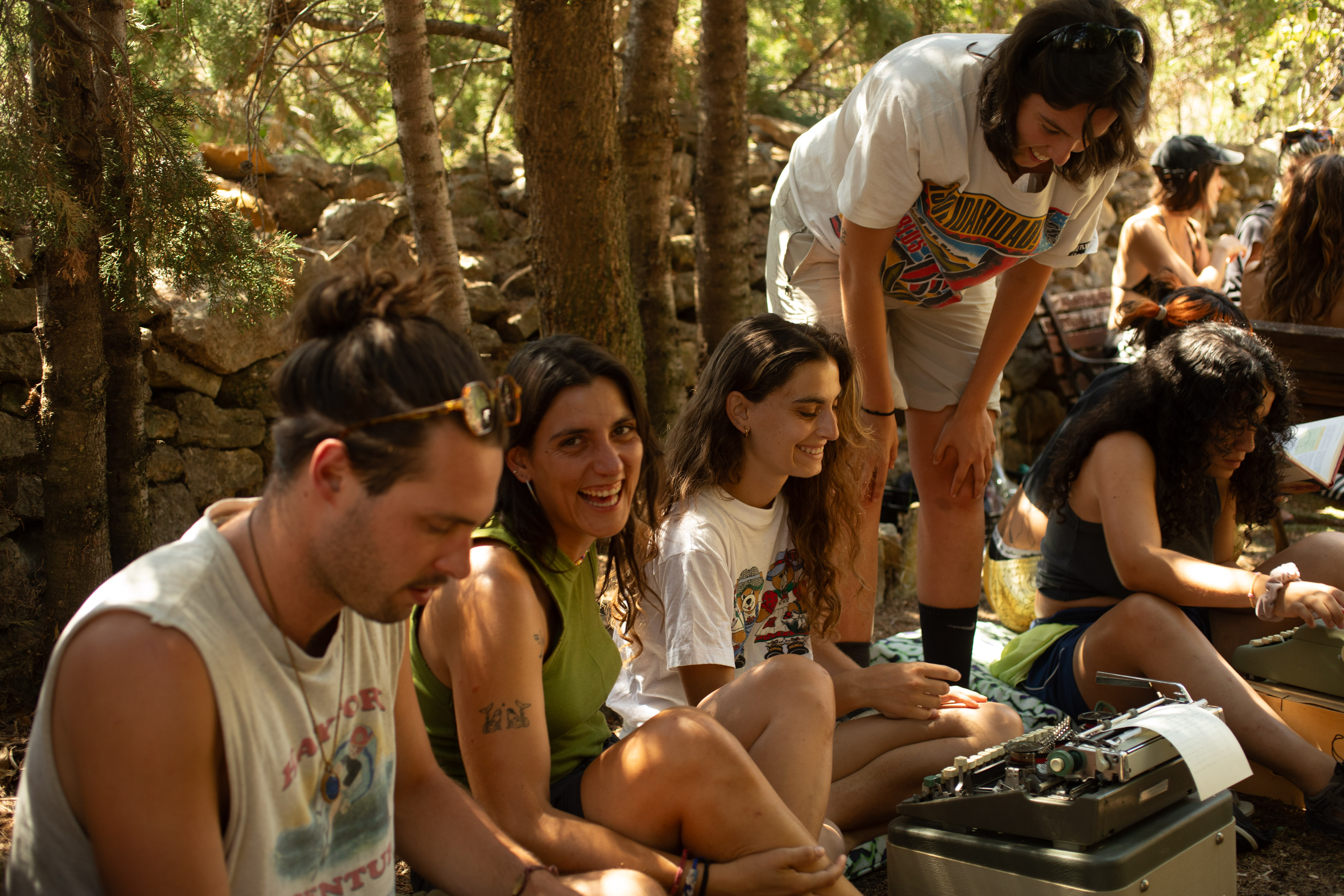 LandLight 2024 - Participantes explorando arte y luz en la masía